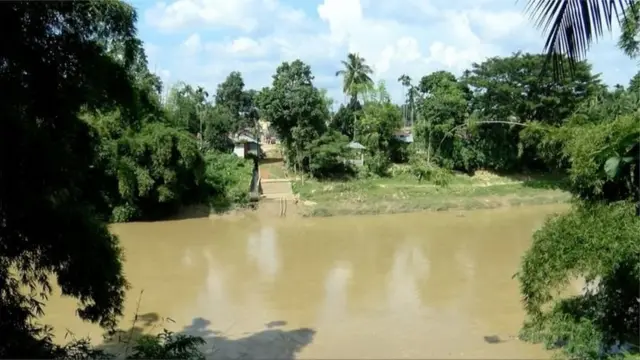 ফেনী নদীর ওপারে ভারত, এপারে বাংলাদেশ।