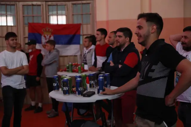 Uzbudljivu završnicu utakmice u Denveru maltene su svi dočekali na nogama