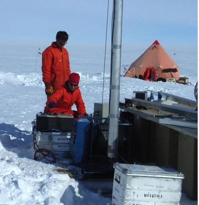 कोर ड्रिल घेताना