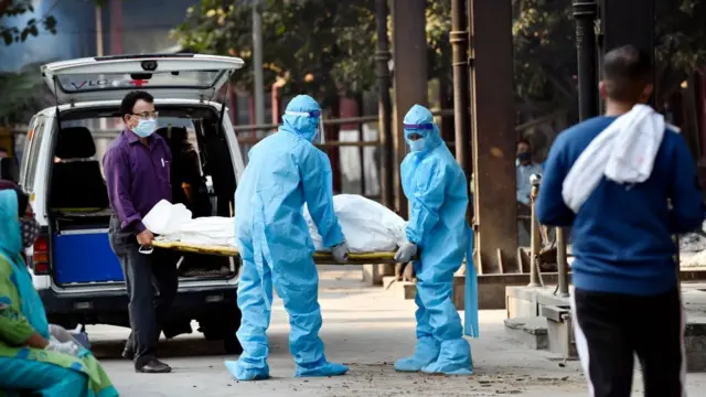 एकाच वेळेस जळणाऱ्या 6 चिता आणि दर तिसऱ्या मिनिटाला बॉडी घेऊन येणारी शववाहिका : ब्लॉग