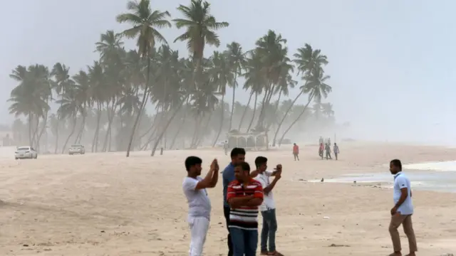 عاصفة مدارية عمان