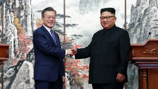 Seoul's presidential office says the leaders of both Koreas are exchanging letters