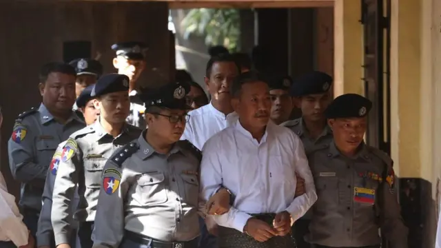 သေနတ်သမား ကြည်လင်းနဲ့ ပူးတွဲတရားခံတွေကို ကို ဒီကနေ့ မြောက်ပိုင်းခရိုင် တရားရုံးမှာ တွေ့ရစဉ်