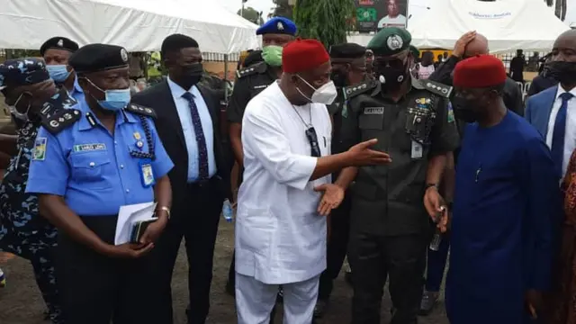 Govanọ Hope Uzodimma nakwa Onyeisi ndị uweojii Naịjirịa, Mohammed Adamu