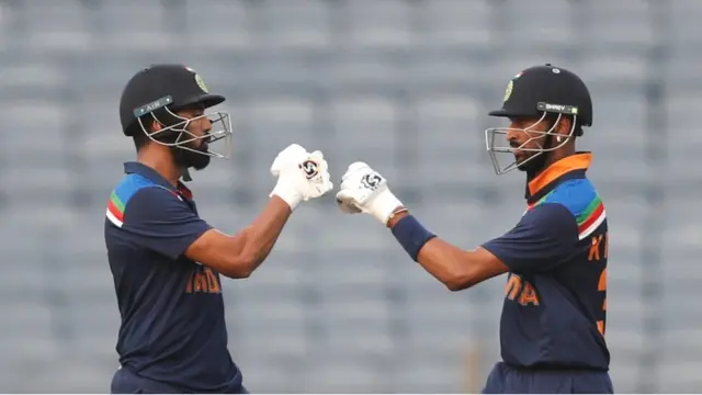 क्रुणाल पांड्या और केएल राहुल की जोड़ी ने शतकीय साझेदारी निभाई