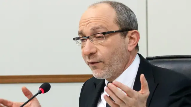 Thị trưởng của thành phố Kharkiv, ông Gennadiy Kernes, đã công khai lượng tiền mặt khổng lồ hơn 1,6 triệu đôla