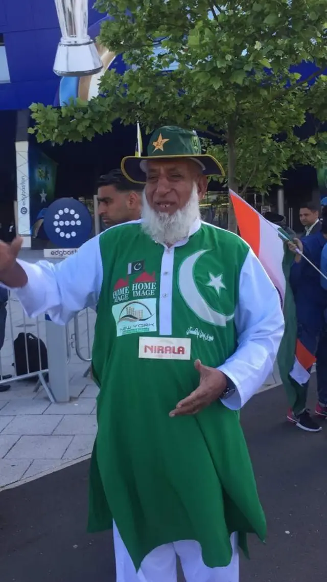 இந்தியா - பாக்., கிரிக்கெட் போட்டி ; எட்ஜ்பஸ்டனில் குவியும் பாகிஸ்தான் ரசிகர்கள் (புகைப்படத் தொகுப்பு)