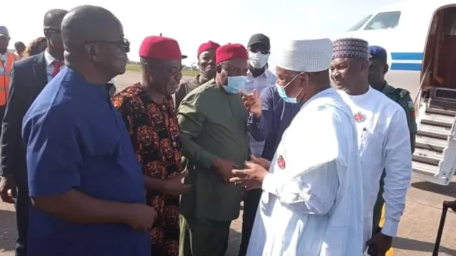 Ndị gọvanọ APC bịara ịnabata Umahi n'otu ha