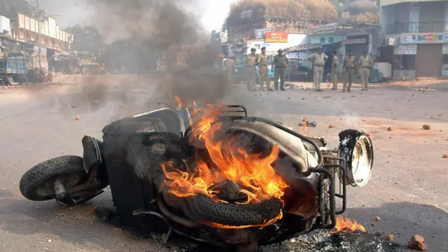 গুজরাটের দাঙ্গার সময় দু হাজারেরও বেশি লোক নিহত হন -যার অধিকাংশই মুসলিম