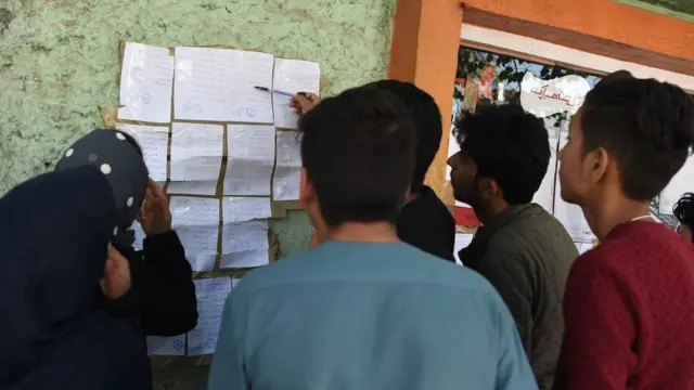 د چارواکو په خبره د شفافیت لپاره به د رایو پاڼې له ډېرو پړاونو تېرېږي