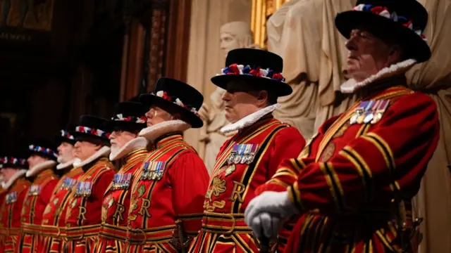 Йомены в здании парламенты