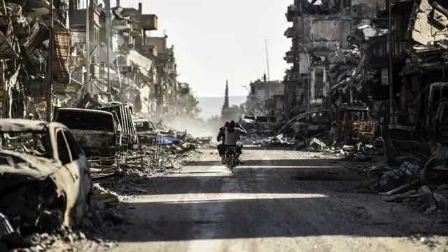 በጦርነት የወደመችው ራቃ 