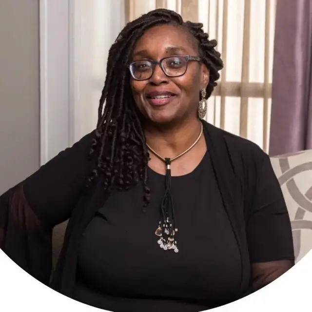 Me Annick Koloko, Membre du Barreau de New York, Membre du barreau des avocats issus des minorités (Western NY Minority Bar Association), Membre du barreau des avocates de WNY, Fondatrice de l’association des avocats d’origine africaine d’Amérique du Nord