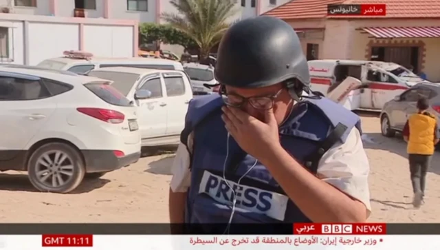 Adnan a pleuré en reportant en direct le jour où les membres de la famille de son ami Wael Al-Dahdouh ont été tués