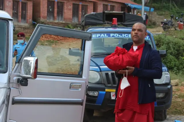 गोरखकाली मन्दिरका मूल पुजारी शारदा भट्टराई