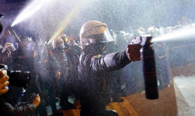 İstanbul'da Bozdağan Kemeri çevresinde gruplara müdahale ediliyor