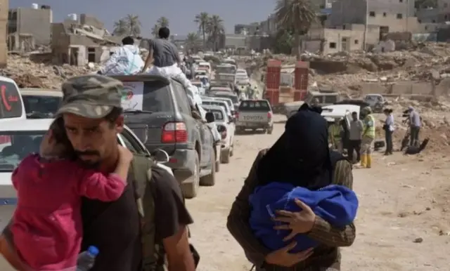 संयुक्त राष्ट्र की रिपोर्ट के मुताबिक़ 1000 लोगों को सामूहिक क़ब्रों में दफ़नाया गया है.