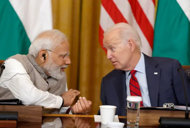 U.S. President Biden and India's Prime Minister Modi meet with senior officials and CEOs of American and Indian companies, in Washington DC. එක්සත් ජනපද ජනාධිපති බිඩෙන් සහ ඉන්දීය අගමැති මෝදි වොෂින්ටන් ඩීසී හි ඇමරිකානු සහ ඉන්දියානු සමාගම්වල ජ්‍යෙෂ්ඨ නිලධාරීන් සහ ප්‍රධාන විධායක නිලධාරීන් හමුවිය.