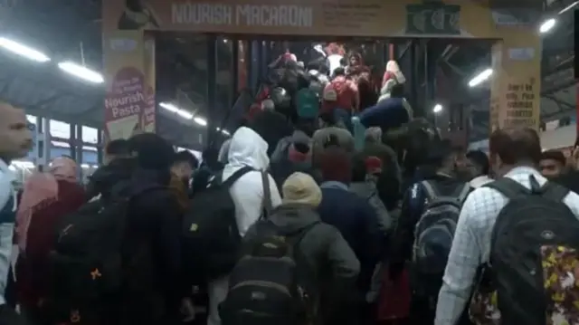 નવી દિલ્હી, ભાગદોડ, નાસભાગ, નવી દિલ્હી રેલવેસ્ટેશન, કુંભમેળો, બીબીસી ગુજરાતી