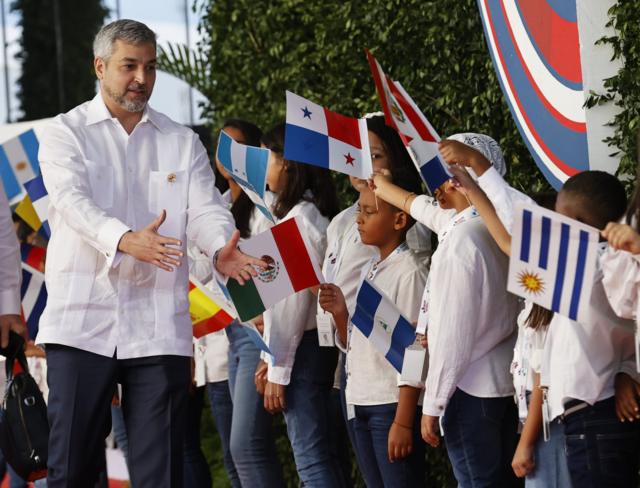 Imagem mostra presidente do paraguai, Mario Abdo Benítez