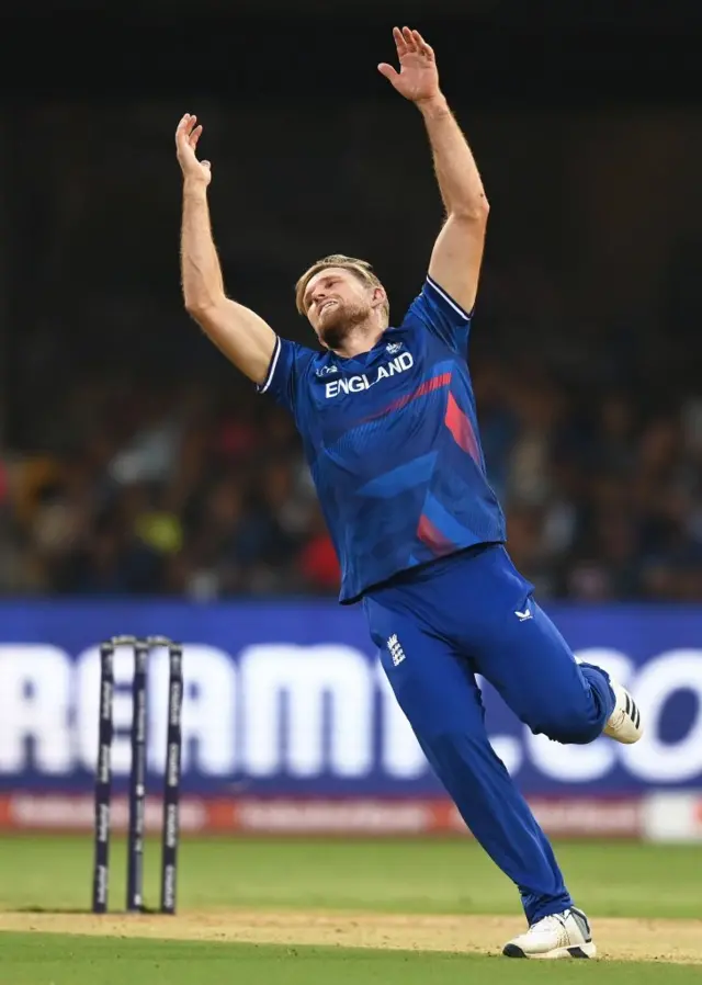 क्रिकेट वर्ल्ड कप : गतविजेत्या इंग्लंडच्या धक्कादायक घसरणीचं काय कारण आहे?