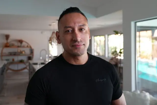 ቶኒ ማርከዝ የጃዝቪን የረዥም ጊዜ ጓደኛ ነው