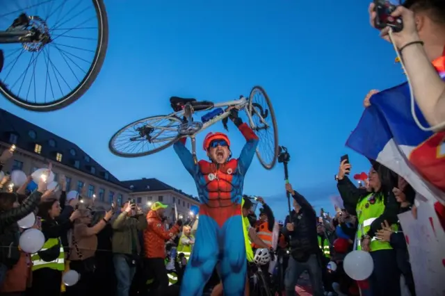 studenti, studenti na biciklima, studenti biciklisti