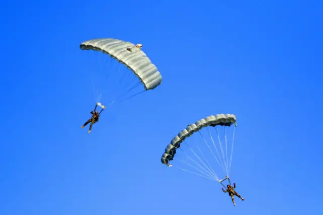 પેરા એસએફના જવાનો પેરાશૂટથી ઉતરીને પોતાના અભિયાનોને અંજામ આપી શકે છે