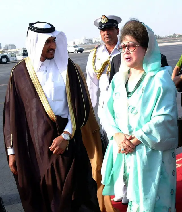 ২০০৫ সালের ১৪ই জুন দোহা আন্তর্জাতিক বিমানবন্দরে পৌঁছান বাংলাদেশের তৎকালীন প্রধানমন্ত্রী খালেদা জিয়া।