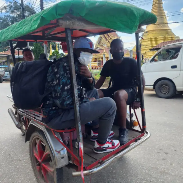 မြဝတီမြို့ပေါ်က ကျားဖြန့်အလုပ်သမားတွေ