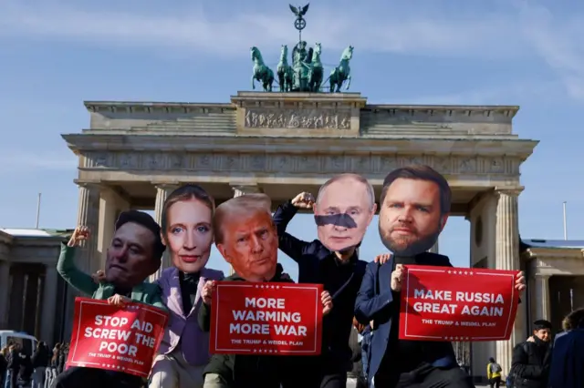 Manifestantes en Berlín protestan contra la política de EE.UU.