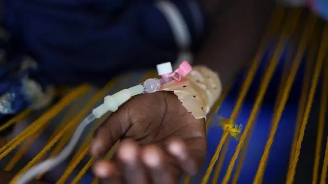 ጉሉኮስ የተሰካለት እጅ