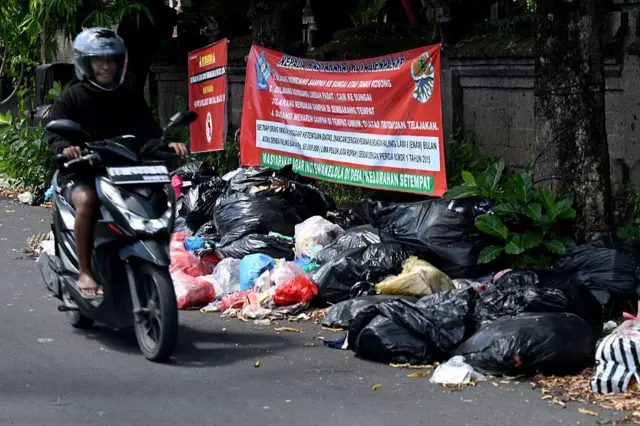 Tumpukan sampah di Bali
