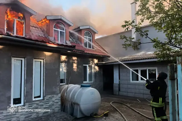 ГСЧС Украины сообщила в пятницу, что в результате обстрелов Днепропетровской области пострадали три человека