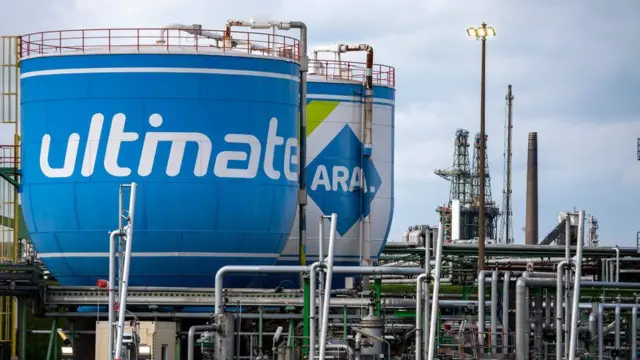 Германия Орусиянын газы менен мунайына көз каранды болгусу келбейт