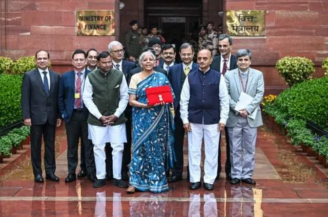 નિર્મલા સીતારમણ સંસદ પહોંચ્યાં હતાં