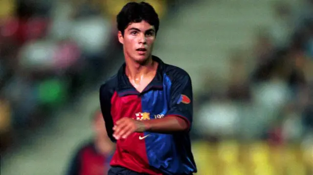 تصویر آرتتا در بازی دوستانه مقابل هرتا برلین در اوت ۱۹۹۹ که به‌عنوان یار تعویضی جایگزین پپ گواردیولا شد. او بدون حضور در ترکیب اصلی، بارسلونا را ترک کرد