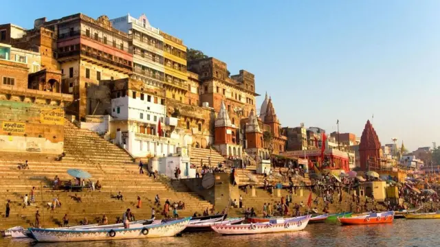 تعد مدينة فاراناسي شمالي الهند واحدة من المدن الهندوسية المقدسة