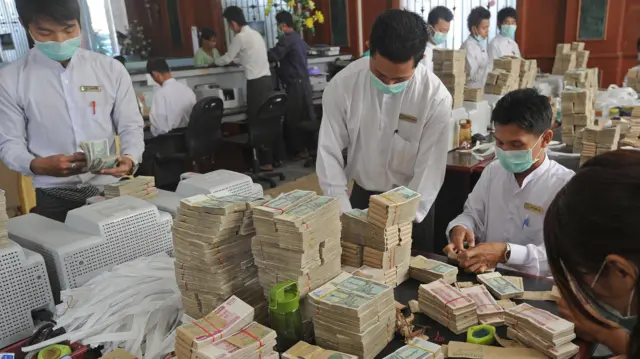 ပုဂ္ဂလိက ဘဏ်အချို့ ငွေသွင်းငွေထုတ်စစ်ဆေးနေစဥ်