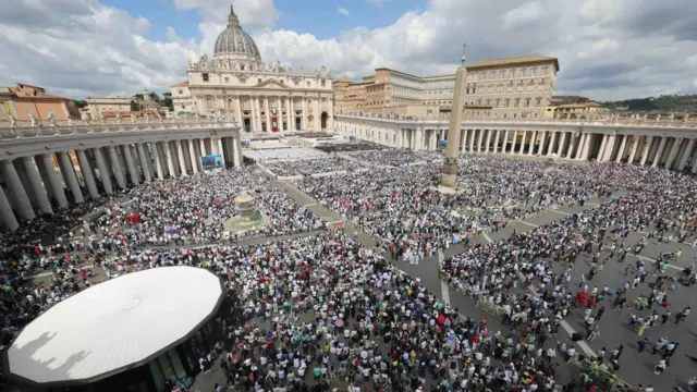 Papa Lav XIV vodi Svetu misu za početak pontifikata, ili inauguralnu Misu, na Trgu Svetog Petra