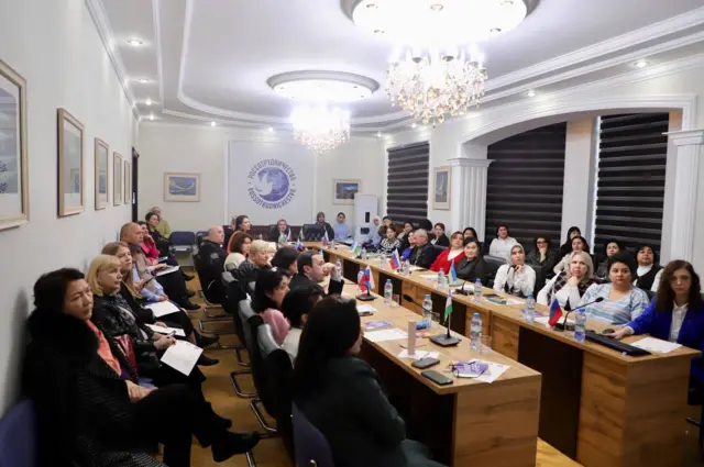 Kiyinayotgan ayol video Nijniy Tagil jinsiy aloqa intim fohishalar sluts