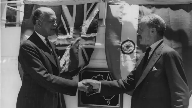 विक्रम सम्वत २००७ सालमा भारतीय सेनाका फिल्ड मार्सल के. एम. करीअप्पालाई पहिलो पटक नेपाली सेनाको महारथीको सम्मान गरिएको थियो