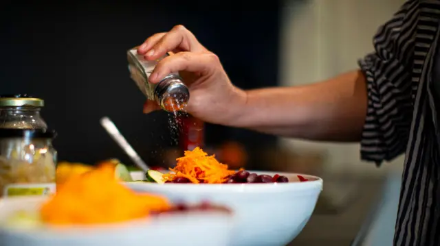 नमक कम खाने के फ़ायदे