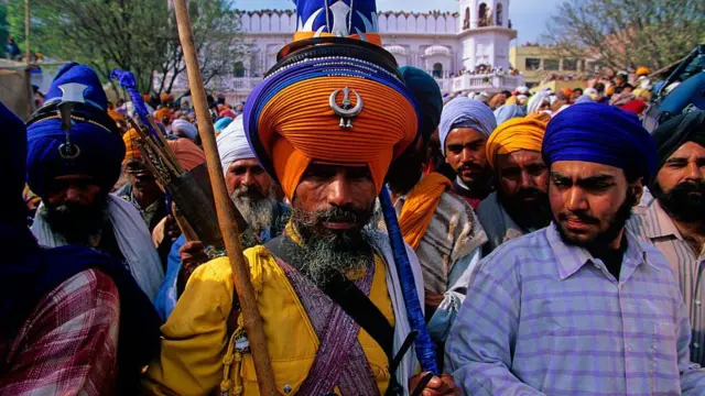 சீக்கியர்களின் ‘ஹோலா மொஹல்லா’.