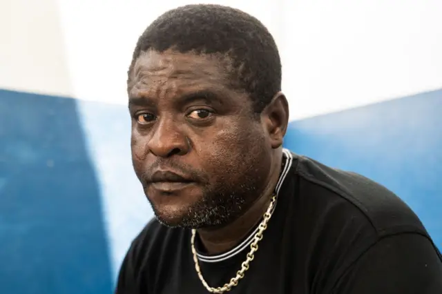 Jimmy "Barbecue" Chérizier est un ancien policier devenu chef de gang.