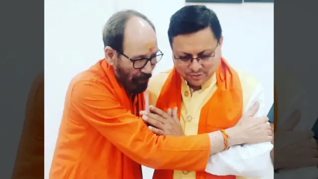 स्वामी दर्शन भारतींची स्थानिक भाजपा नेत्यांसोबतची जवळीक चर्चेत असते.