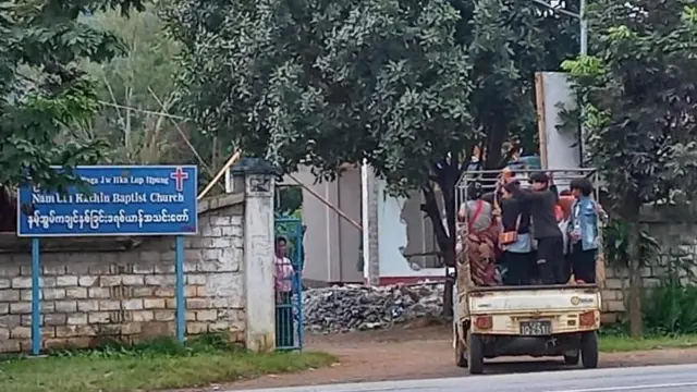 စယ်လန့်ကျေးရွာကဒေသခံအချို့မြို့ပေါ်ဘုရားကျောင်းတွေကိုတိမ်းရှောင်