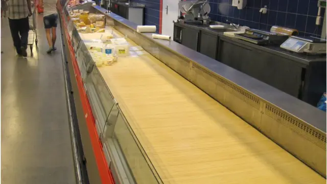 супермаркет у Симферополі