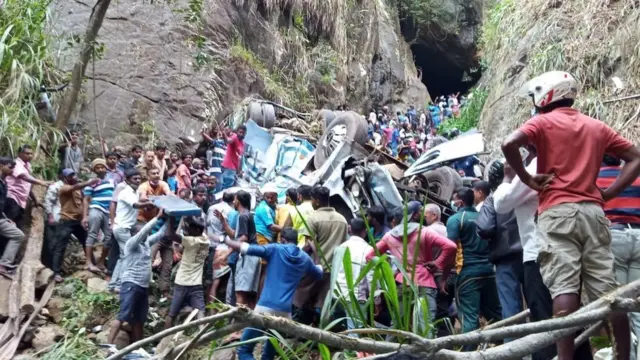 இலங்கை பேருந்து விபத்து