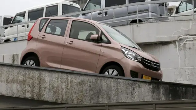 三菱自動車の「eKワゴン」